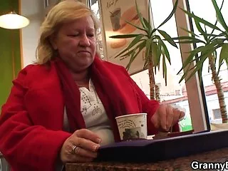 宝贝给了一个POV口交