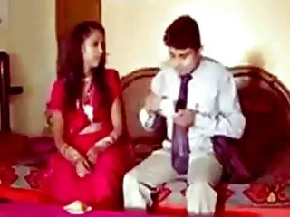 Cutie拉出所有的拳头